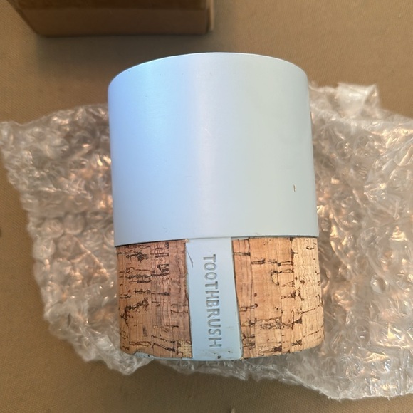 Sweet Home Collection Bathroom, Toothbrush Holder(Pack of 1), Moderno - Picture 4 of 4